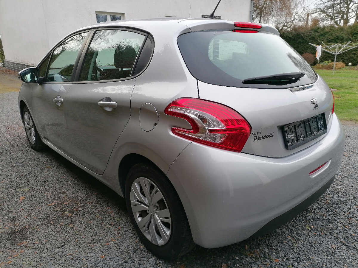 Peugeot 208 1,2 - 5