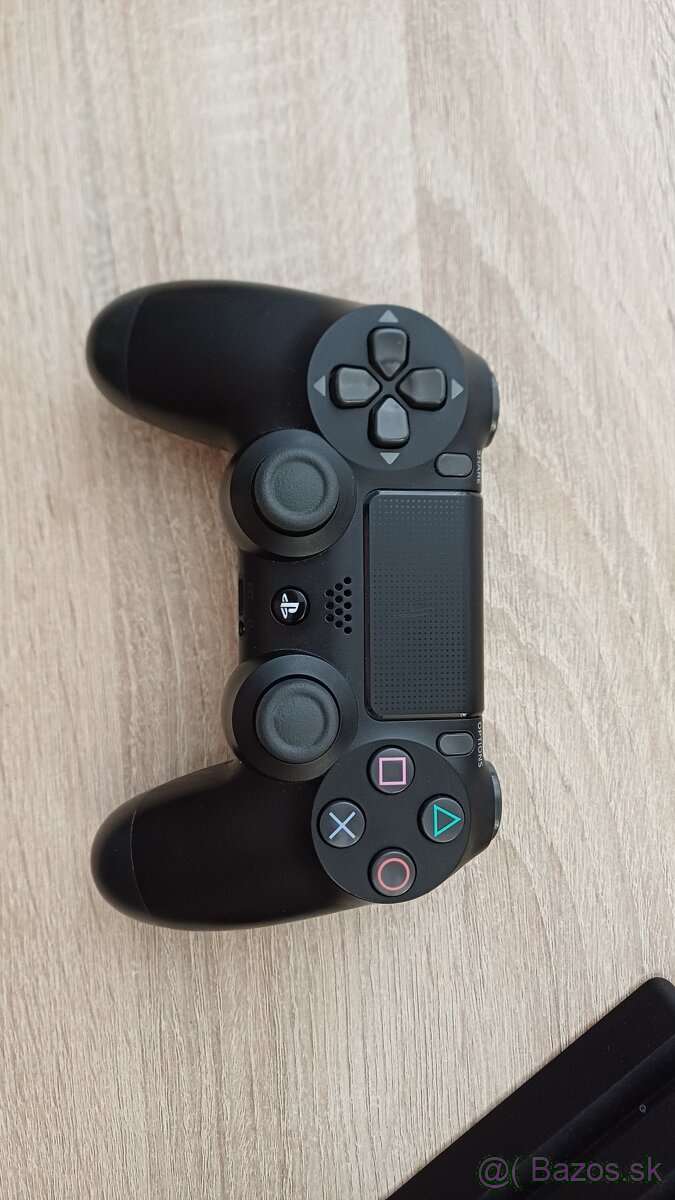 Predam/vymenim PS4 PRO 1TB - 5