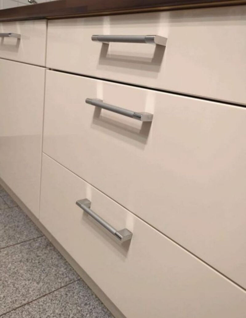 Krémová lesklá linka Nobilia se spotřebiči,5855 - 5