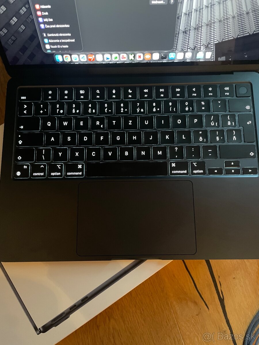 Macbook Air M2 13,6 / 16 / 256 - 5
