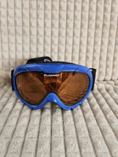 Predám lyže, prilbu, okuliare - 5