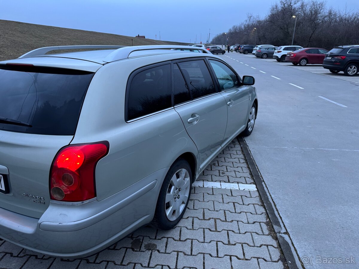 Toyota Avensis Kombi 2.2 D-4D - 5