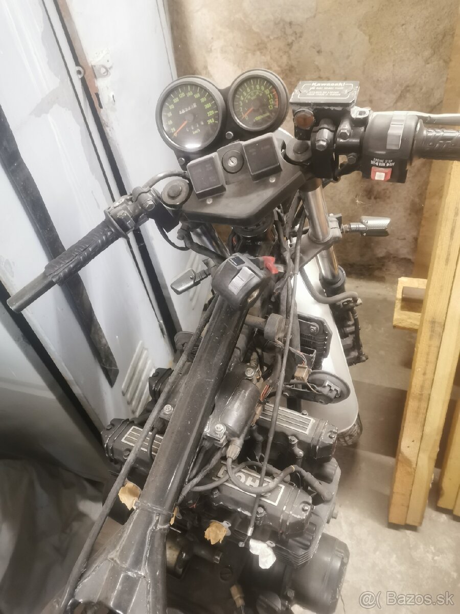 Kawasaki GPZ 550 - 5