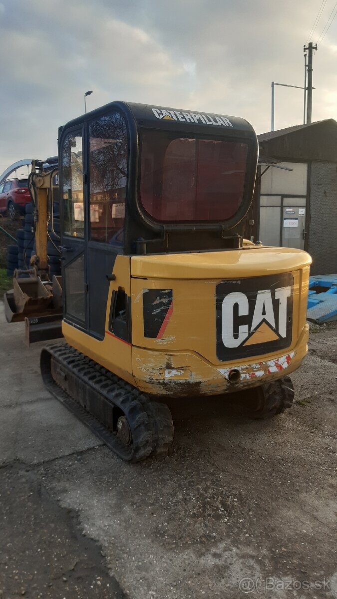 Minibager Caterpillar CAT 302.5 ročník 2006 - 5