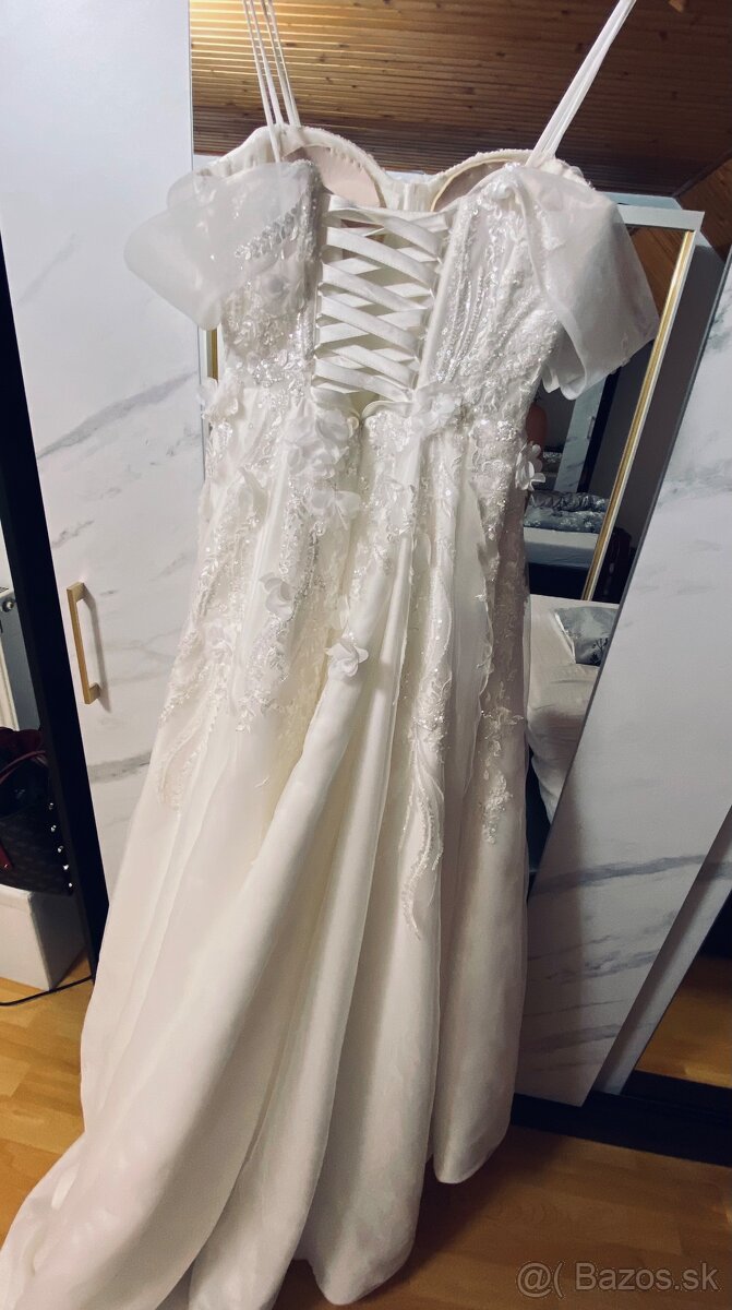 Jedinečne svadobné šaty - 5