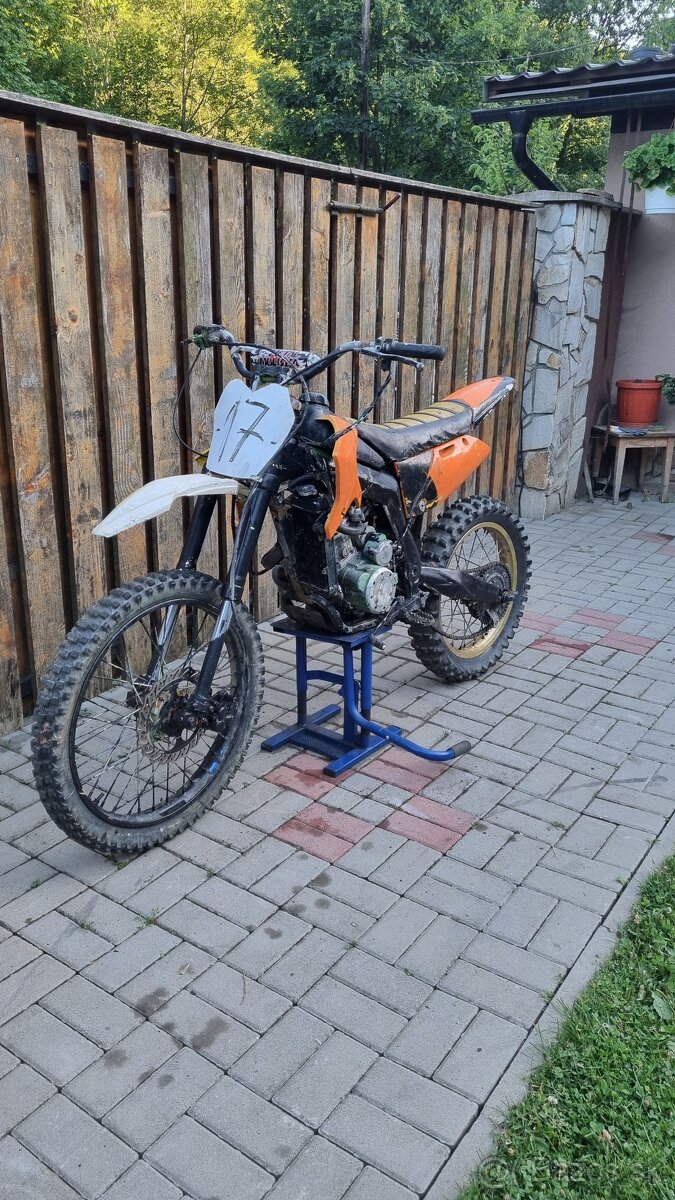 Predam tento pitbike 250cc vodou chladený