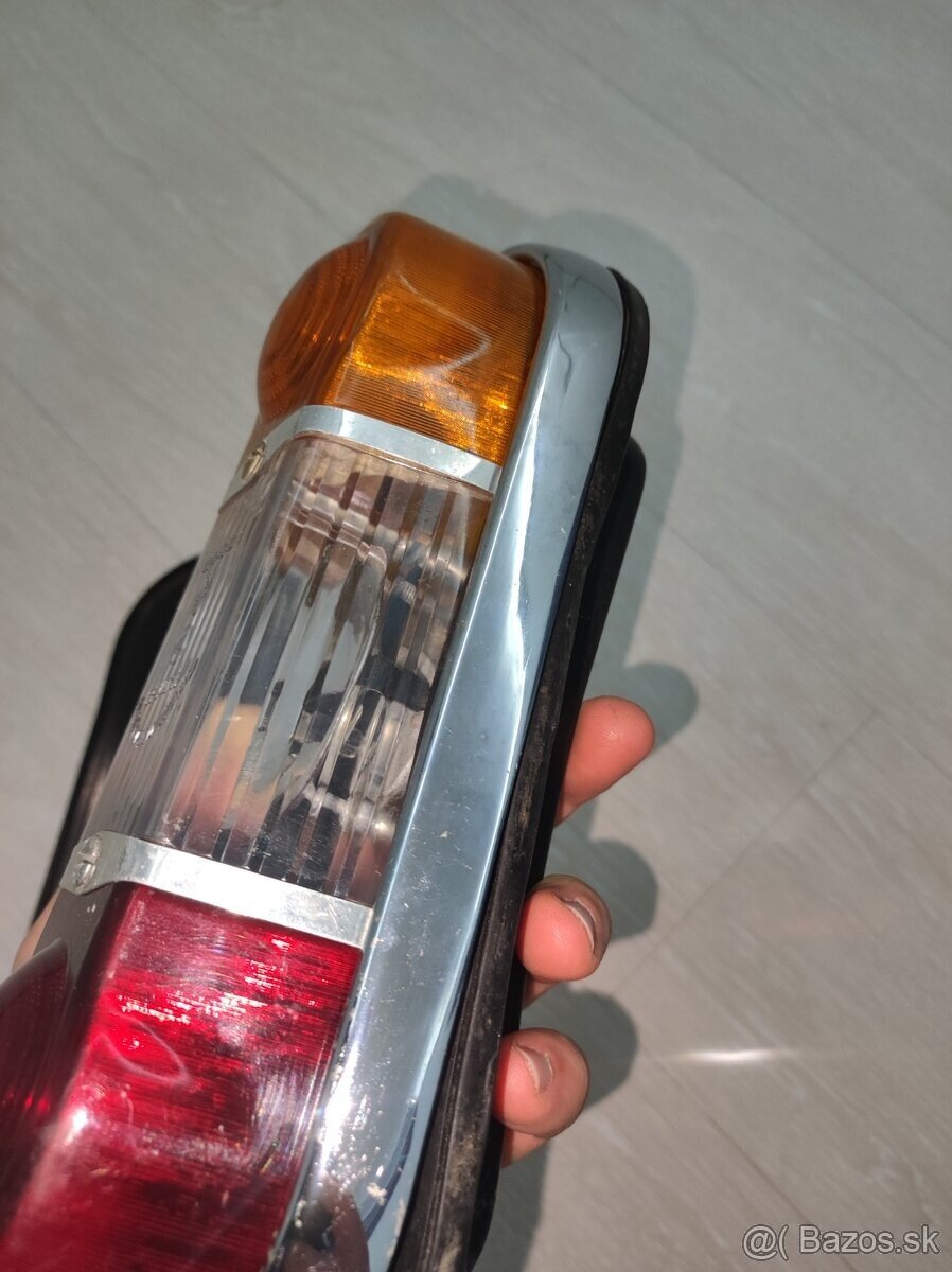 Zadné svetlá škoda 1202 - 5