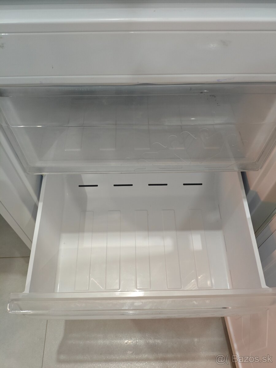 Chladnička s mrazničkou Candy - 5