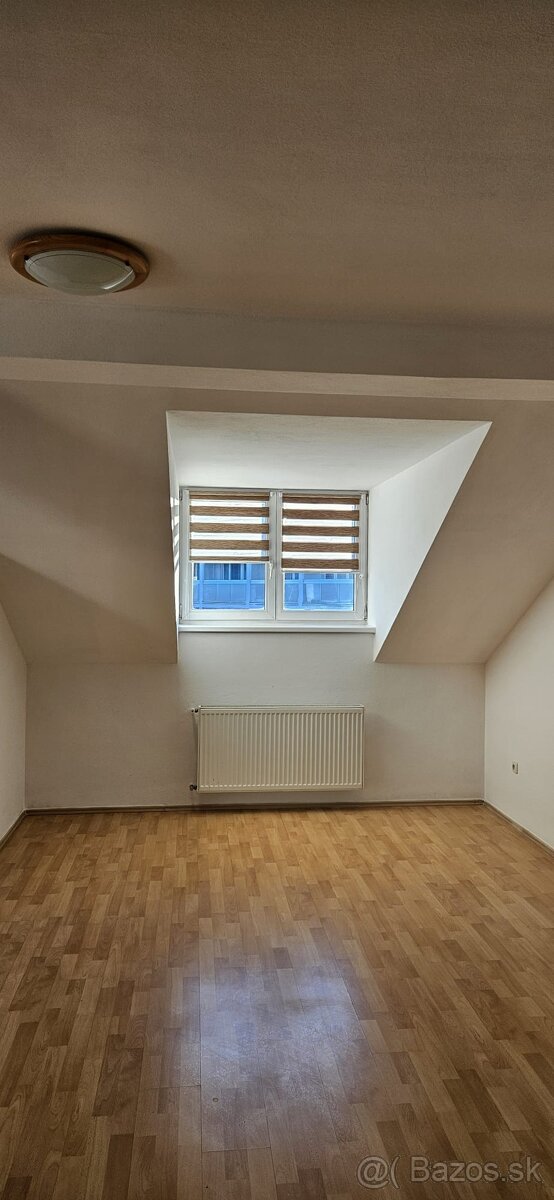 Prenájom 4-izbovy byt - 5