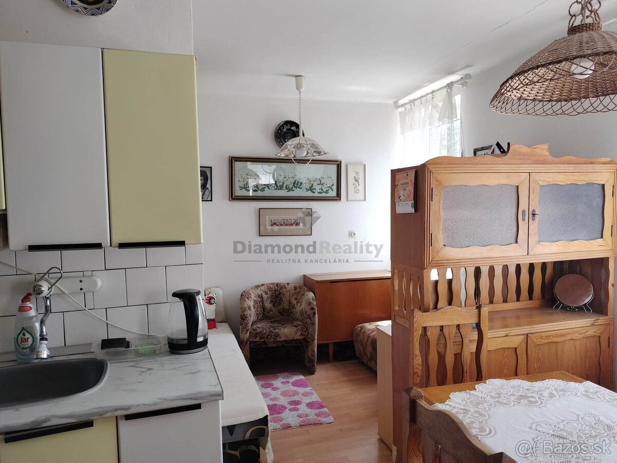 Na predaj veľký 3 izbový tehlový byt na Solivare s vlastným - 5