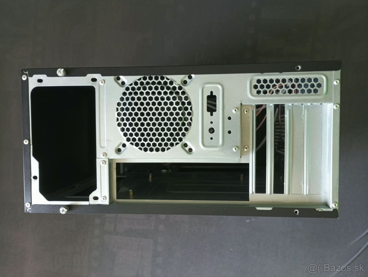 PC skrinka s psu - 5