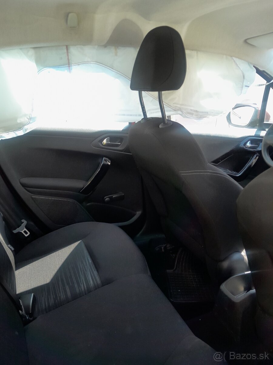 Peugeot 208 - havarované - 5