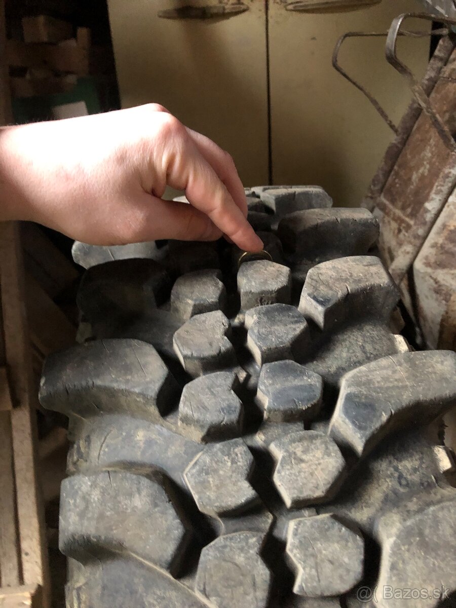 Offroad pneumatiky 235/75 R15 Vranik T3-malo jazdené 2ks - 5