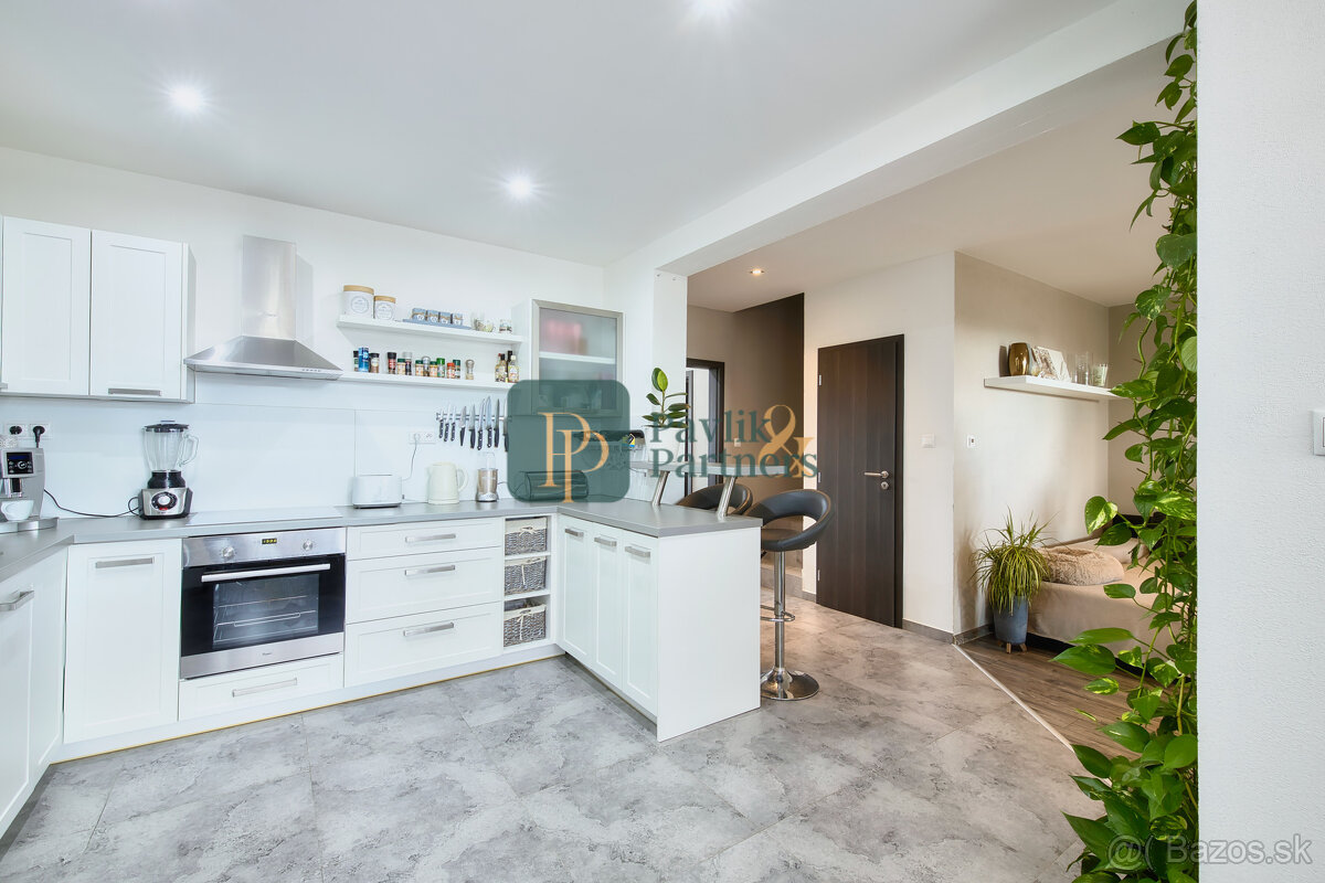 Predaj 4 izbový moderný rodinný dom, garáž, zariadený - 5