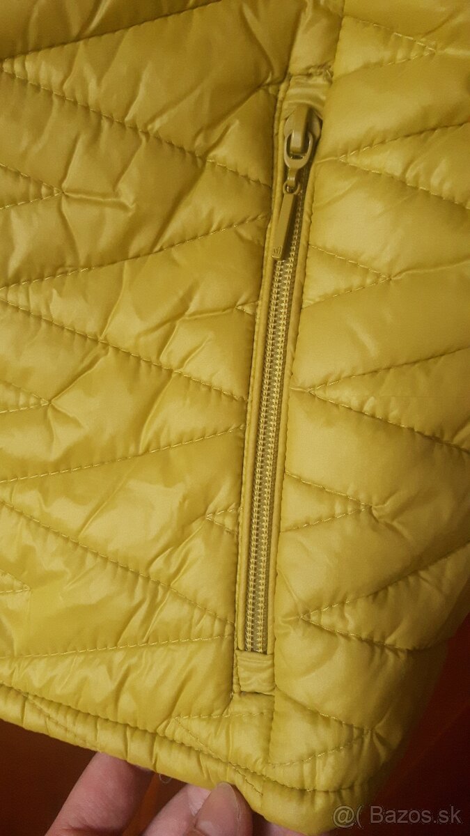 Pekná prešívaná prechodná bundička - 5