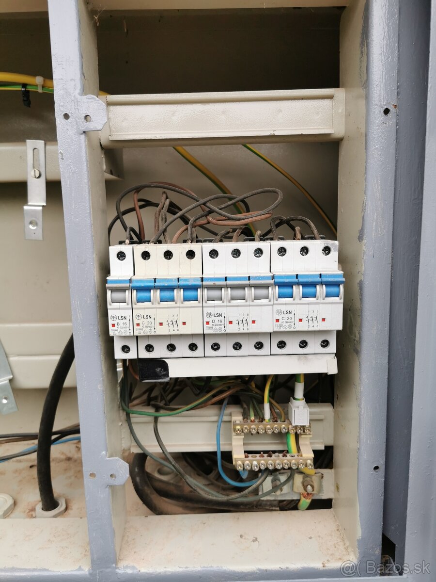 Predám rozvodnú skriňu - 5
