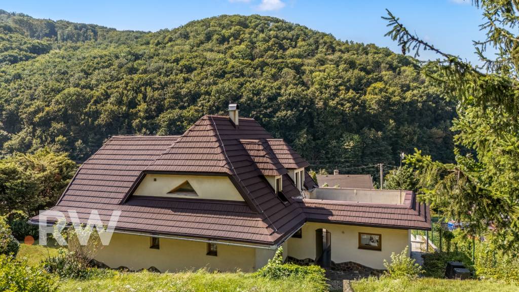 VEĽKORYSÝ - Bývanie pod lesom - Slepá ulička - 2322m2 pozemo - 5