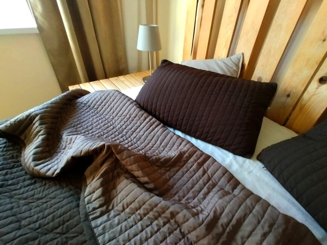 Ikea karit hnedy, bezovy velky prehoz a 2ks obliecka - 5