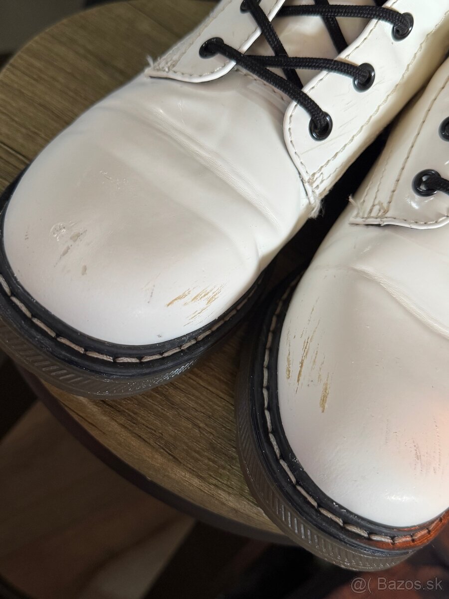 Vysoké leskle biele čižmy - 5