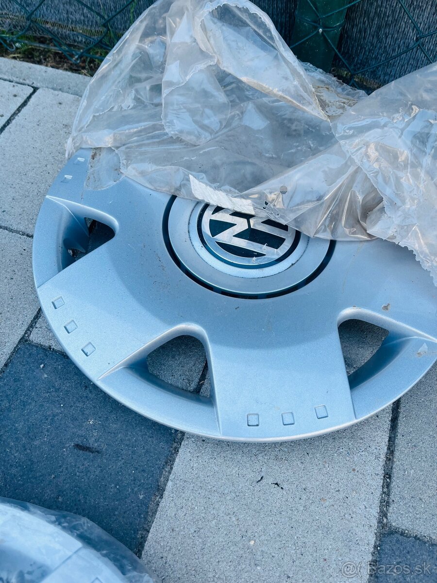 Predám Originálné puklice na VW. r13 - 5