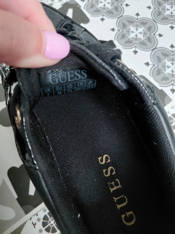 GUESS 38 - 5