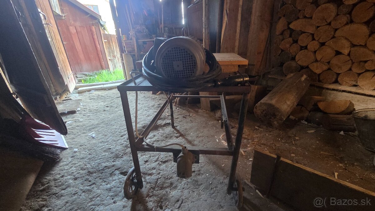Kužeľová štiepačka na drevo - 5