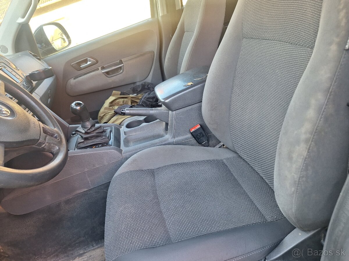 VW AMAROK 2,0 DIESEL 4X4 ŤAŽNÉ KLÍMA 120KW