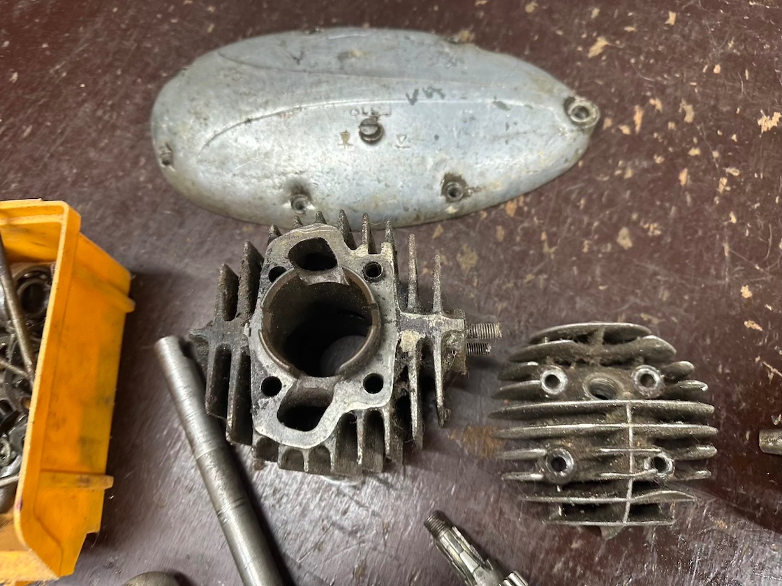 Predám DIELY motora JAWA Pionier 550 555 - 5