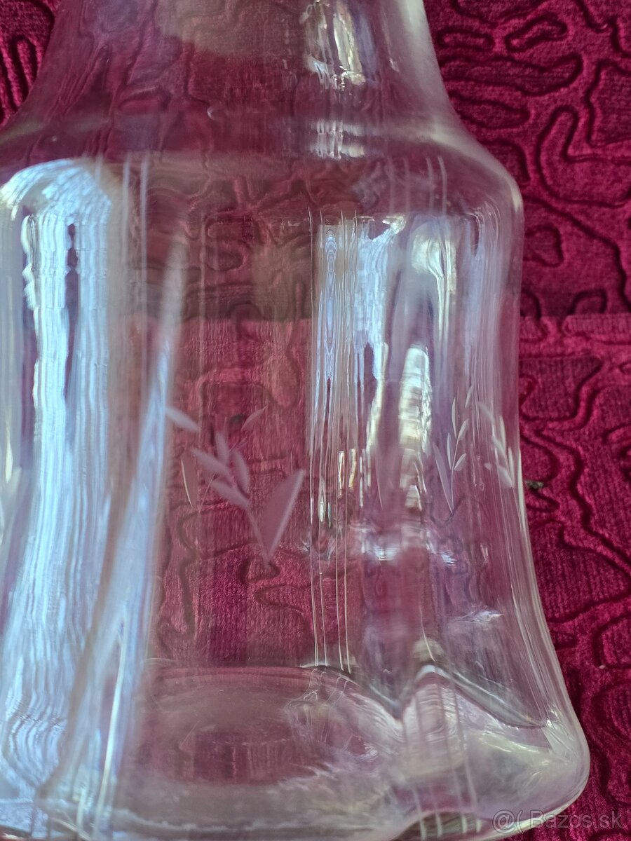 Karafa a poháriky. - 5