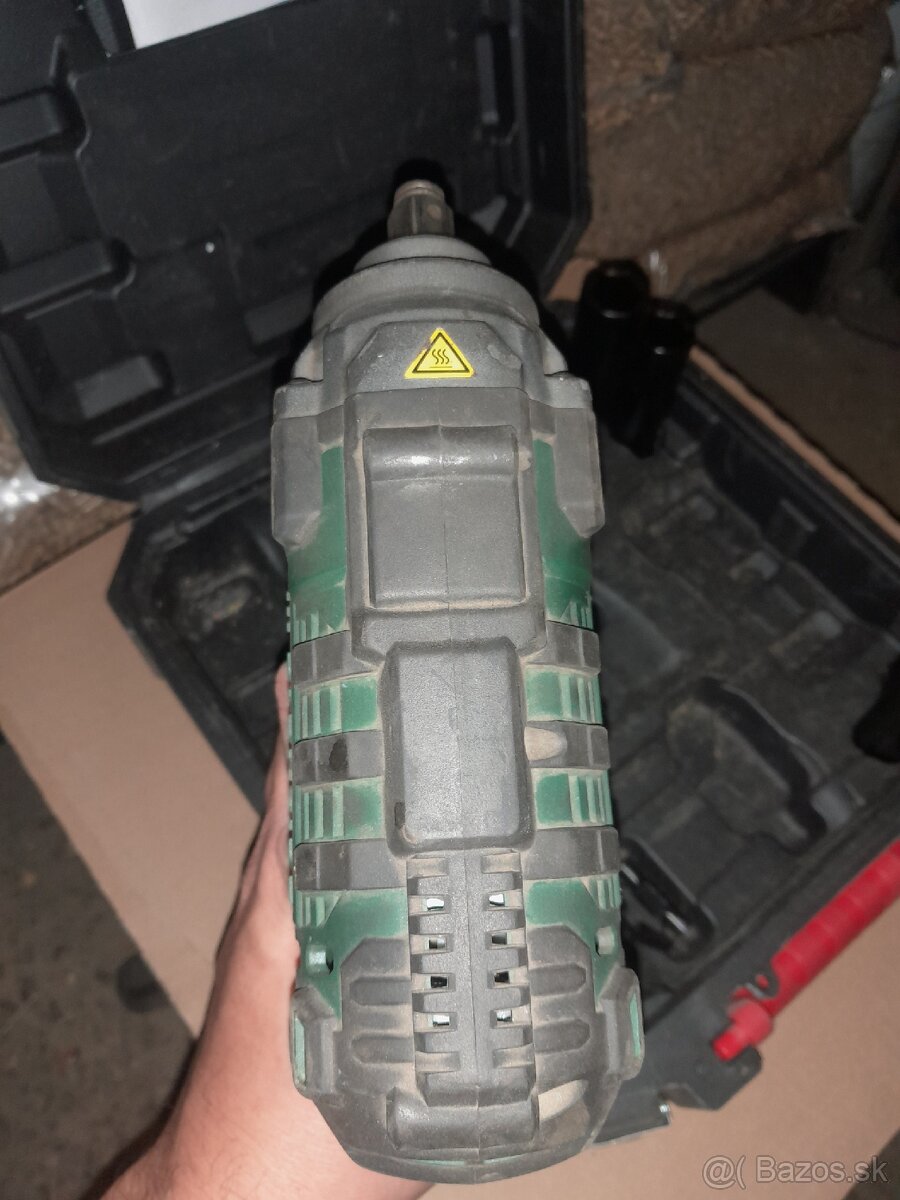 PARKSIDE® Aku rázový uťahovák
- 5