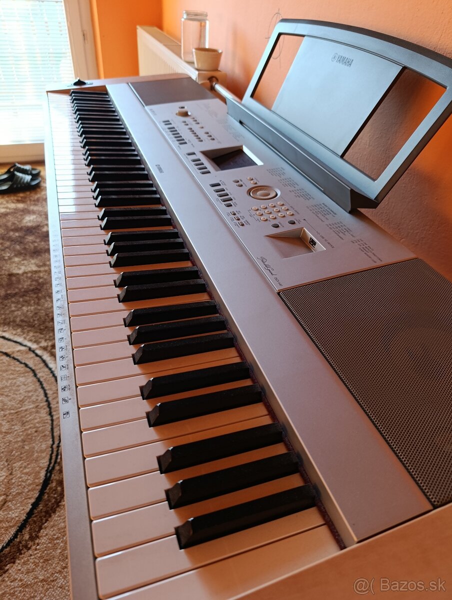 Yamaha DGX-640 - 5