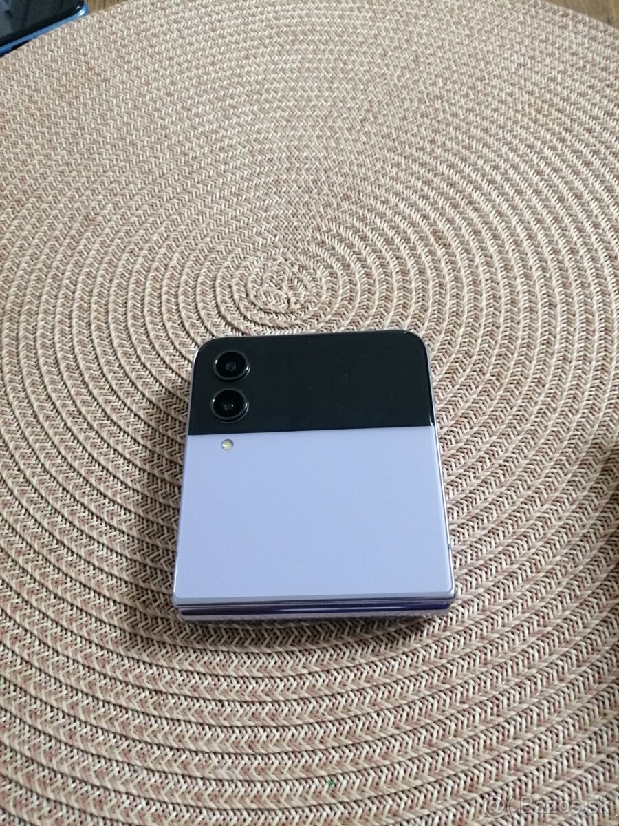 Samsung galaxy Z Flip 4 - 5