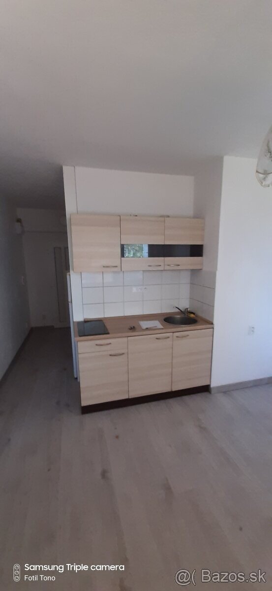 na prenájom 1 izbový byt na Dlhej ulici v Prievidzi - 5