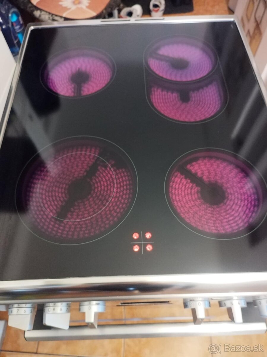 Predam Sklokeramický sporák s parnou funkciou SteamBake - 5