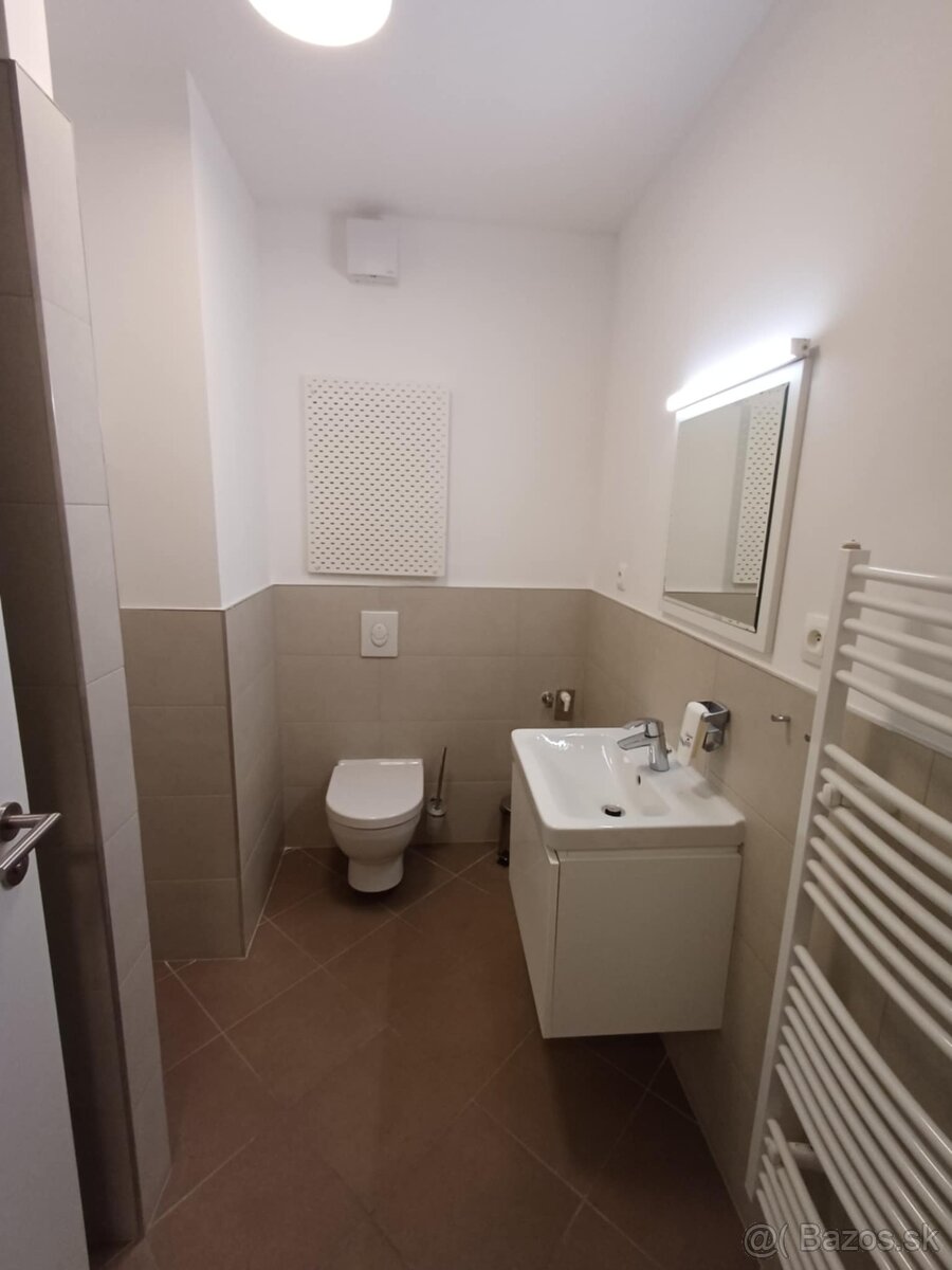 Ponúka na predaj 2 izb. apartmán, ul. Zilinska, Bratislava I - 5