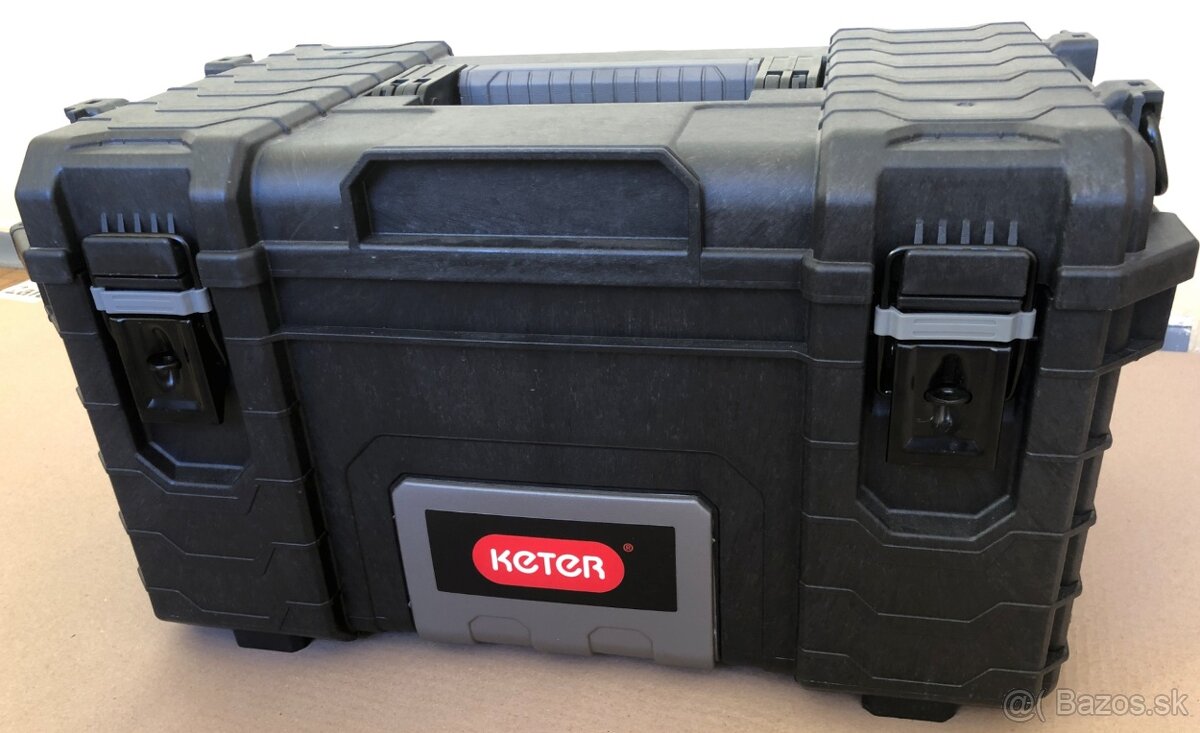 Novy Kufor KETER 22 a Nove Naradie - 5