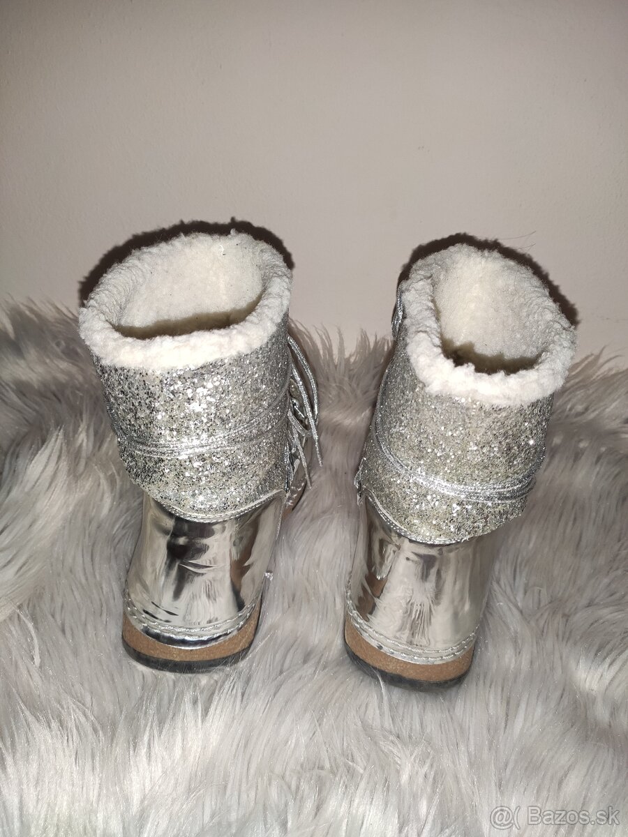 Strieborné / sivé trblietavé snehule - 5