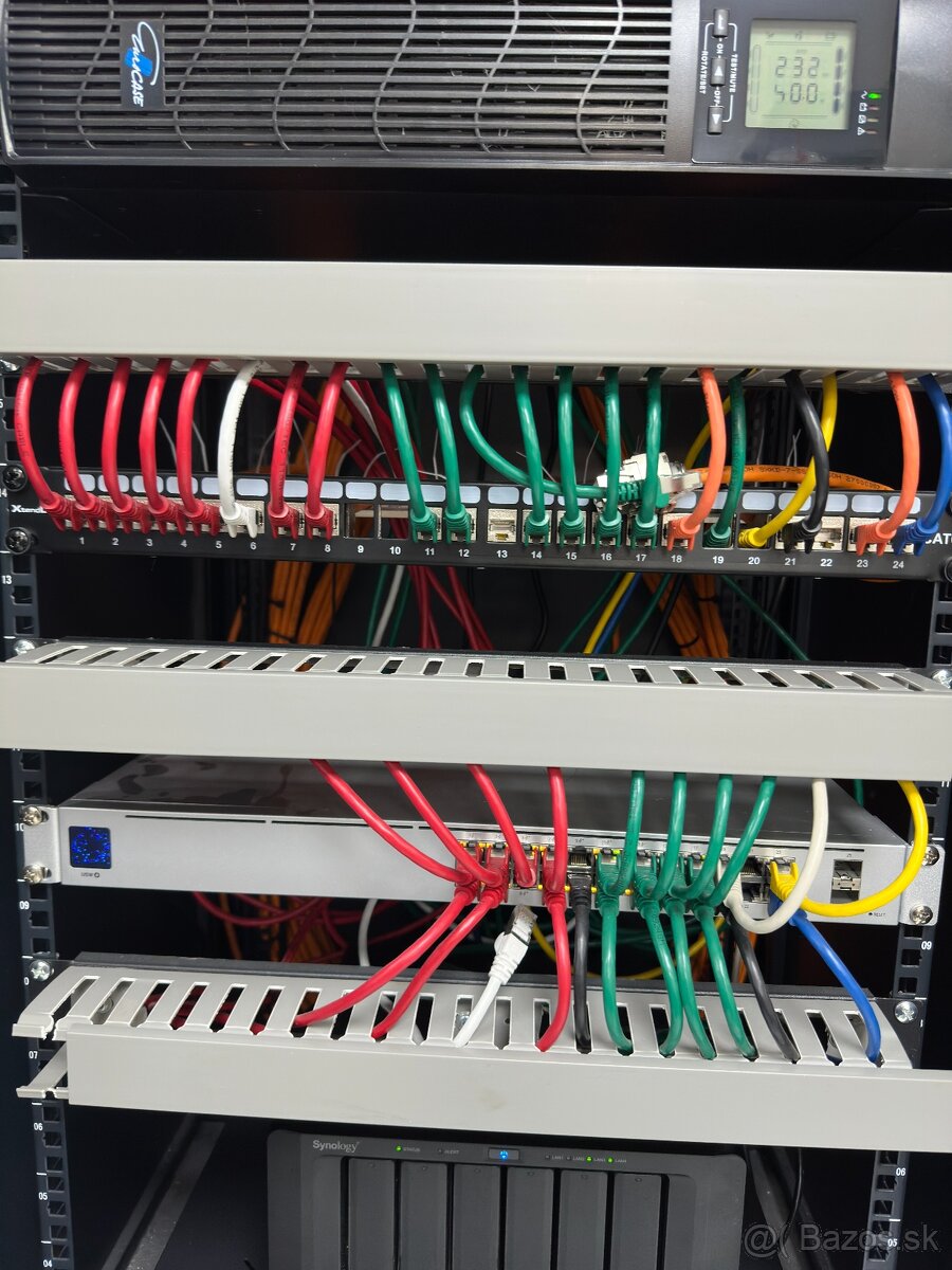 Serverová skriňa s príslušenstvom - plne funkčné - 5