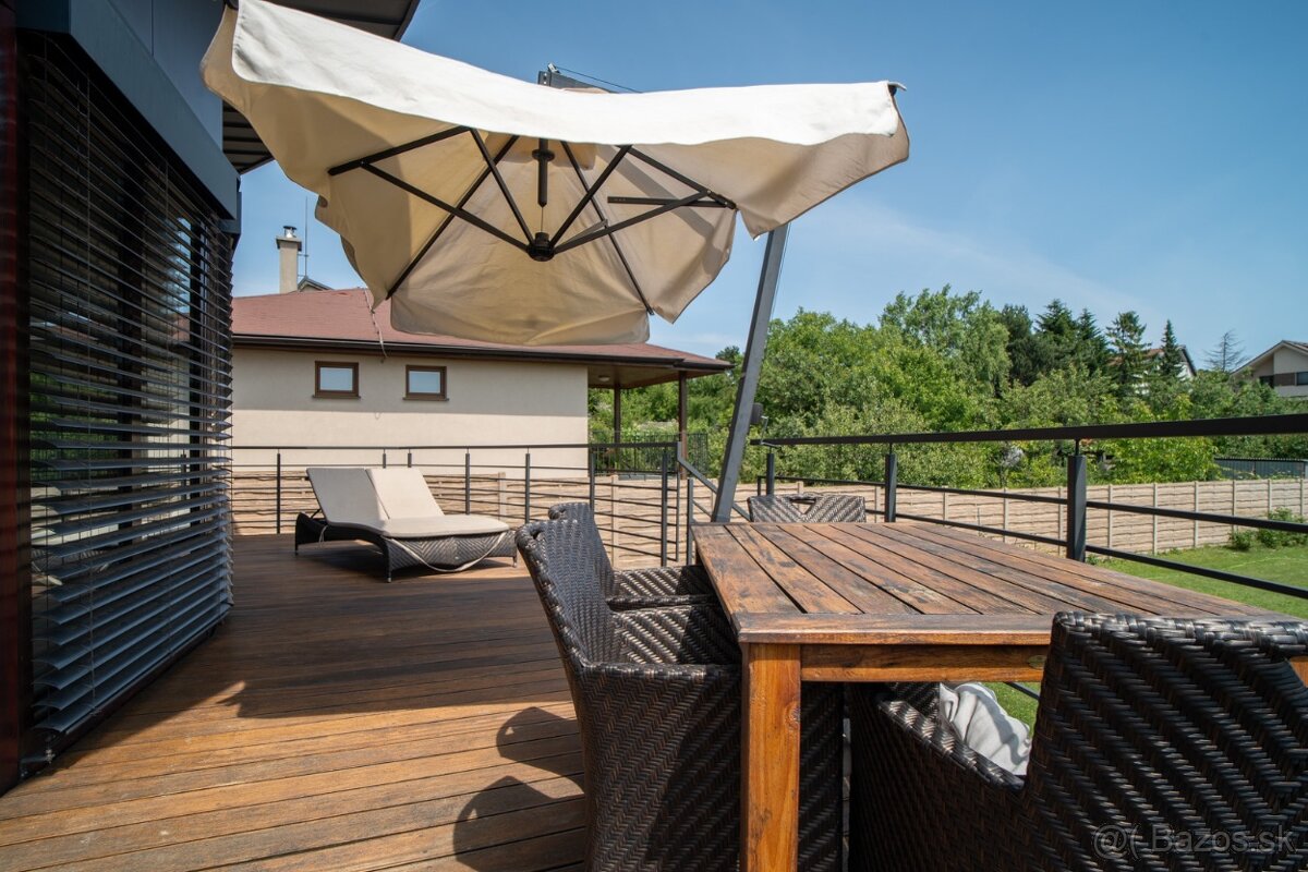 Nadštandardný dom s veľkým pozemkom - Pereš - Predaj - 5