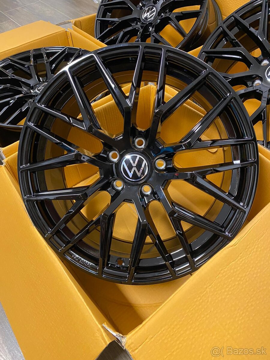 5x112 R18 RS4 Black - 5