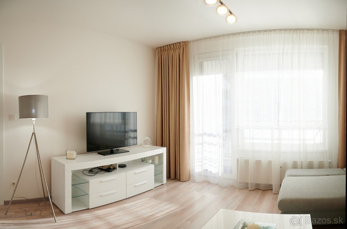 Na prenájom 2-izbový byt v Arborii s parkovaním v garáži - 5