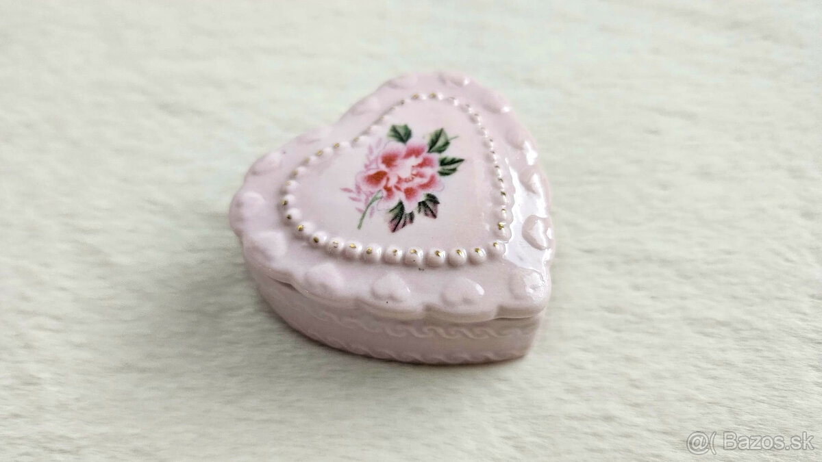 Malá porcelánová krabička v tvare srdca - 5
