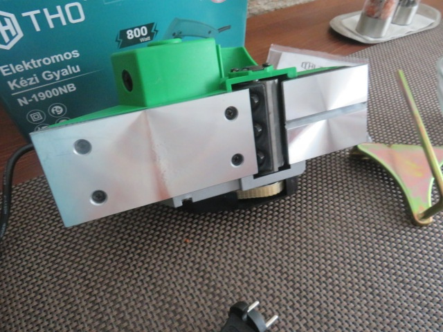 Predam novy elektr.hoblik THO,800 wattov - - 5