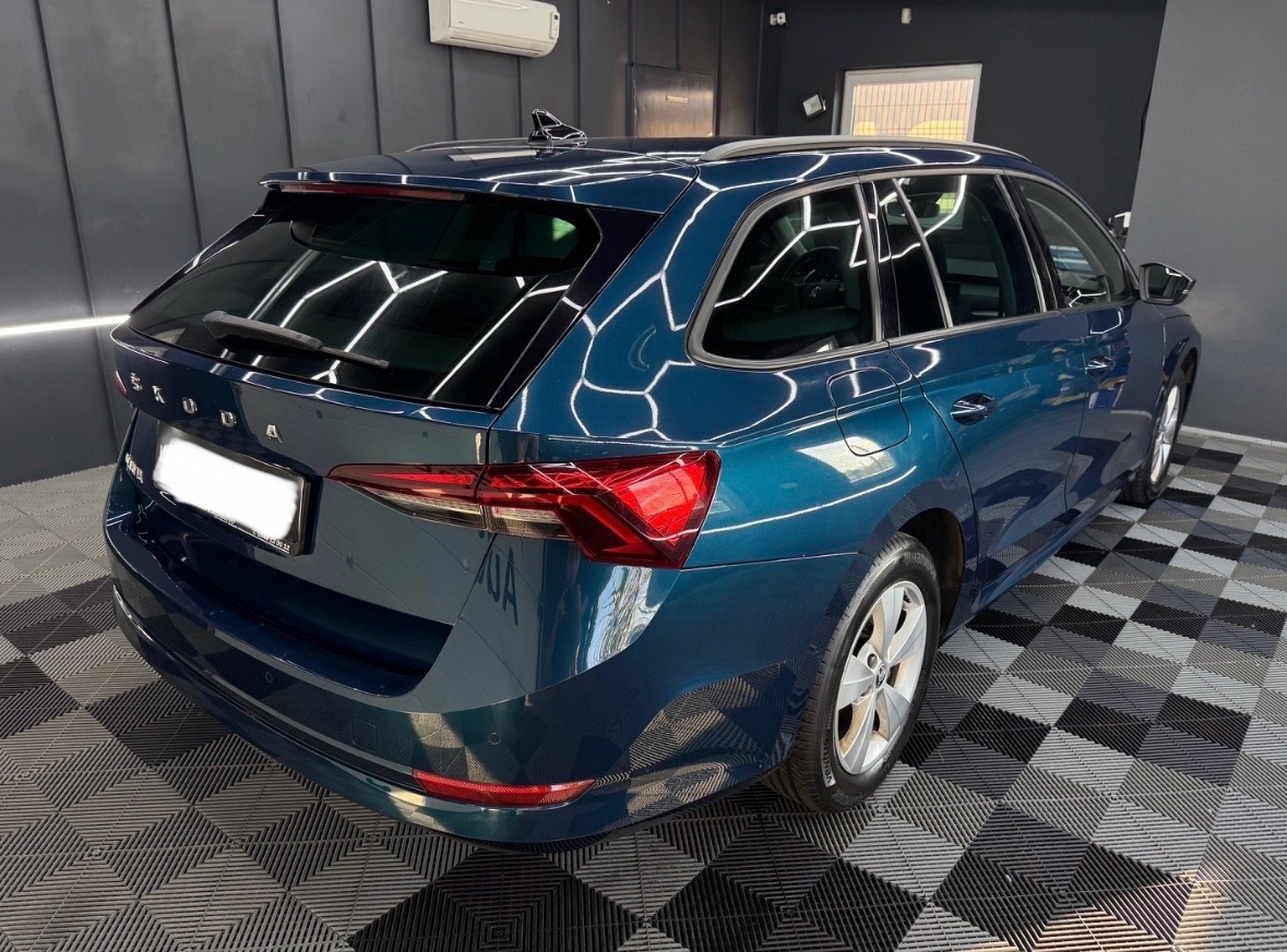 ✔️ Škoda Octavia Combi 2.0 TDI Ambition DSG: - 5