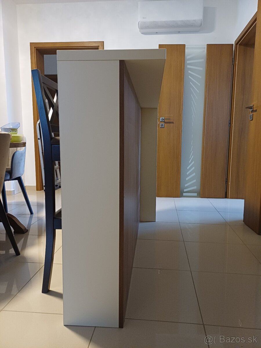 Barove stolicky s barovym pultom - 5