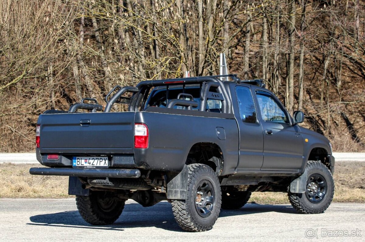 Toyota Hilux 2.5 D-4D Double Cab 4x4 - 5