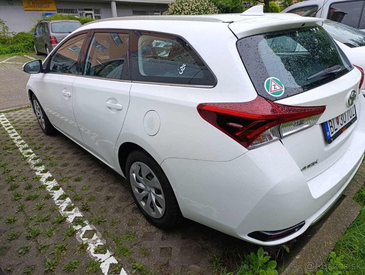 Toyota Auris1,6 benzín combi 2019 - 5