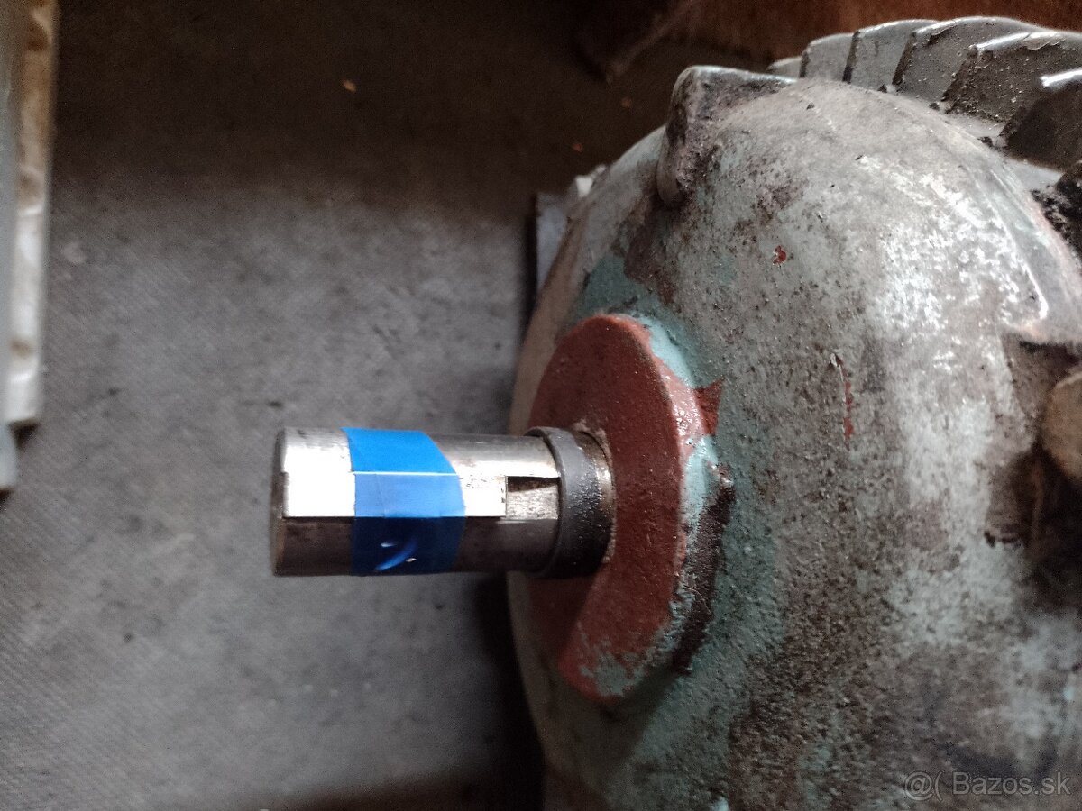 Predám lacno 4kw elektromotor. - 5