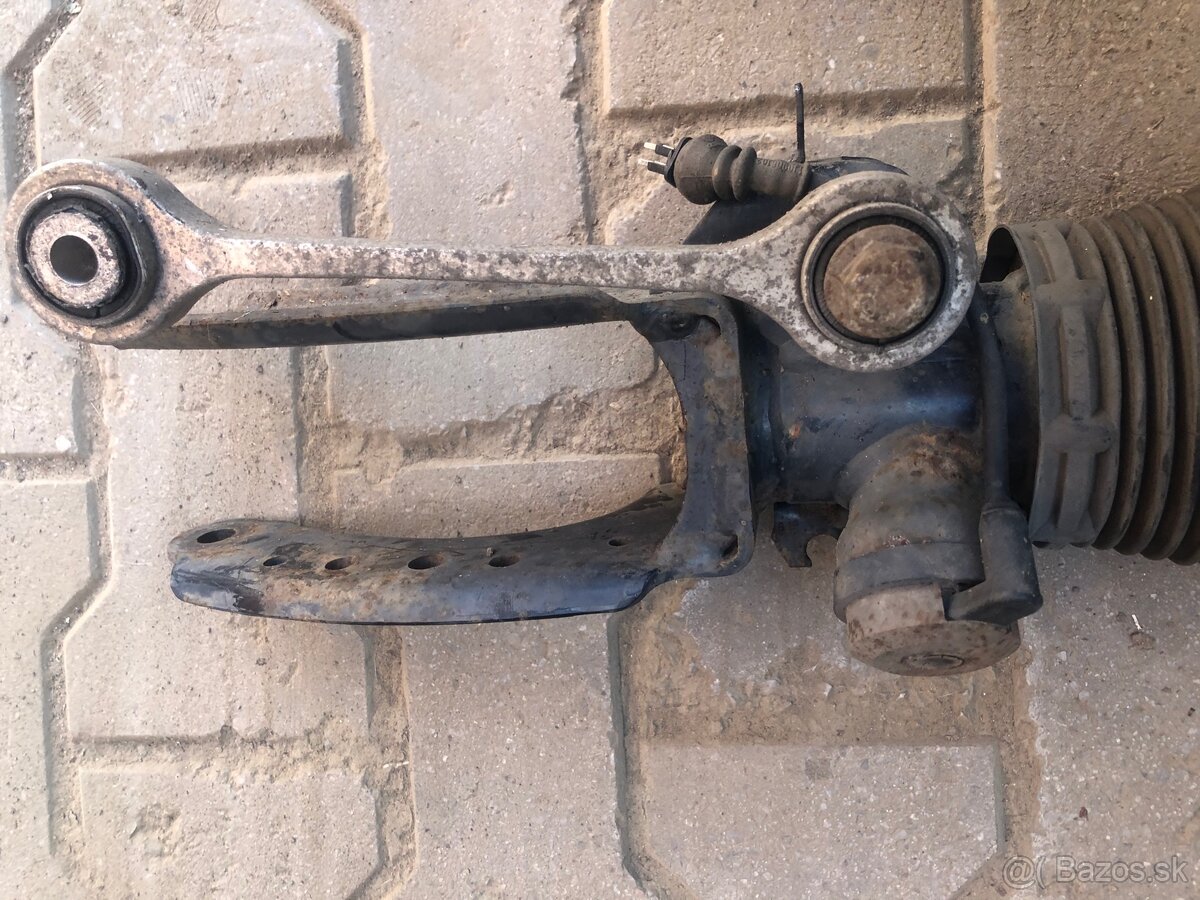 Audi Q7 - Predný pravý tlmic - 5