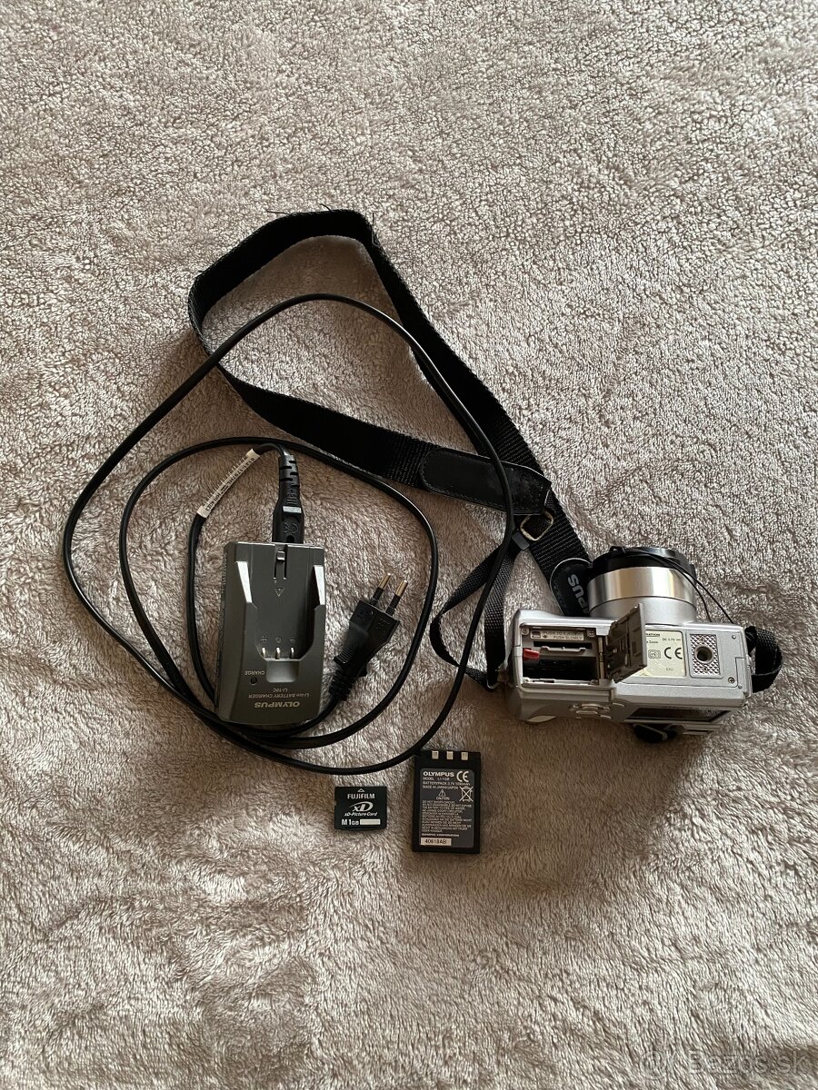 Olympus C-765 Ultra Zoom - 5